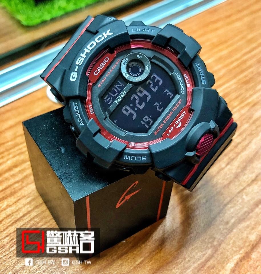G-SHOCK 藍芽運動數位錶 黑紅配色 GBD-800-1